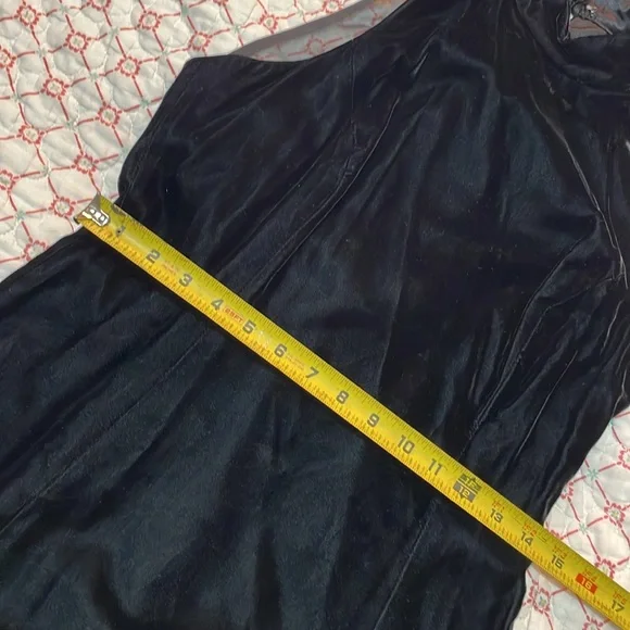 Donna Rico velvet dress with bowS - Picture 9 of 9